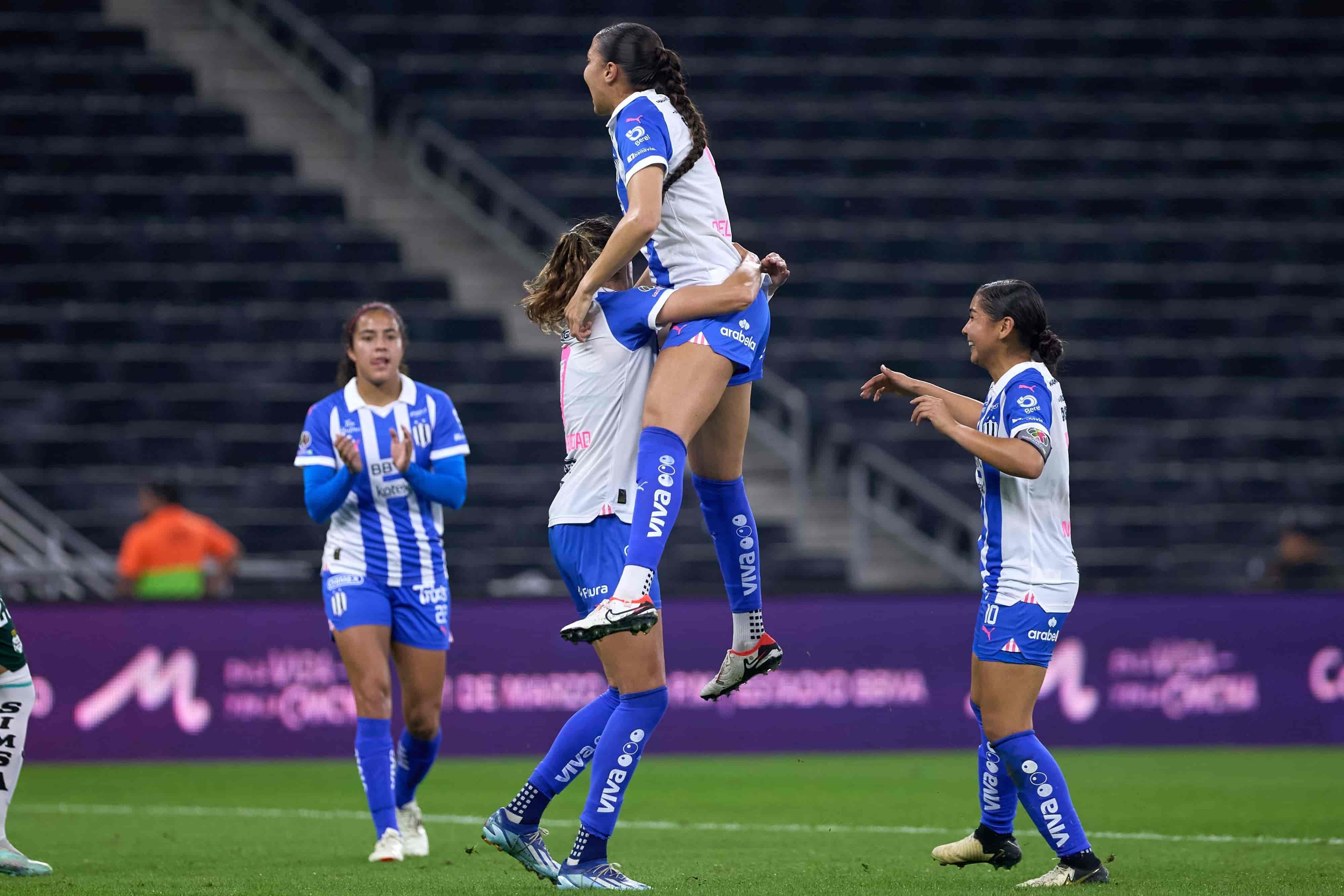 Myra Delgadillo hace triplete.