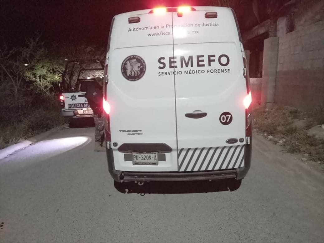 Un hombre fue ejecutado de varios balazos cuando llegaba en su camioneta en la zona centro del municipio de China, Nuevo León.