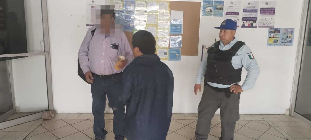 Un joven con capacidades diferentes fue localizado la madrugada de ayer en calles del centro de la ciudad por oficiales de la Policía de Monterrey, luego de salir de su hogar y extraviarse.