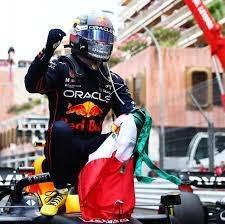 Checo, de menos a más en Arabia