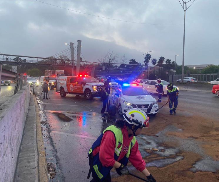 Deja choque dos heridos y caos vial