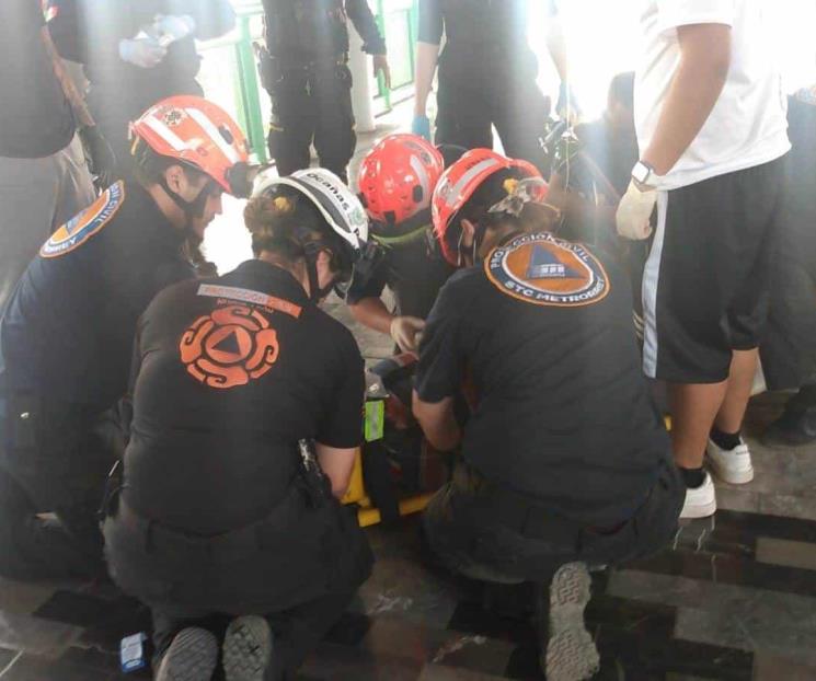 Cae a vías del Metro; tren lo arrolla