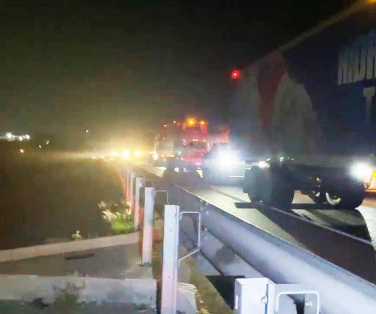 Muere arrollado por tráiler