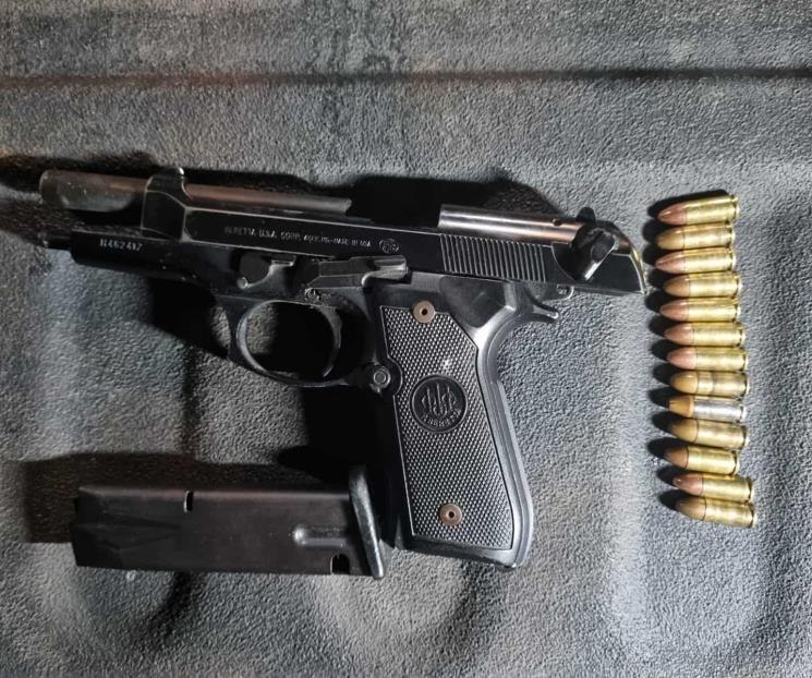 Cae con arma de fuego