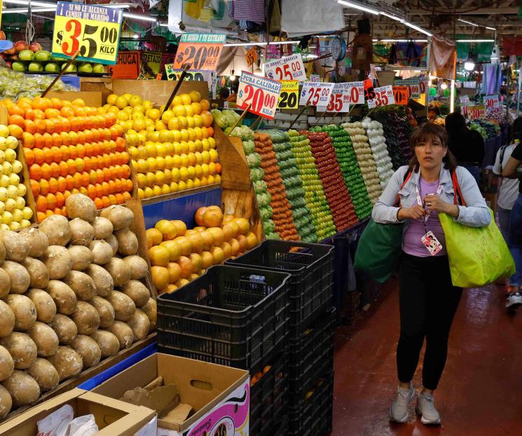 Inflación moderó marcha en febrero más de lo esperado, llegó a 4.4%