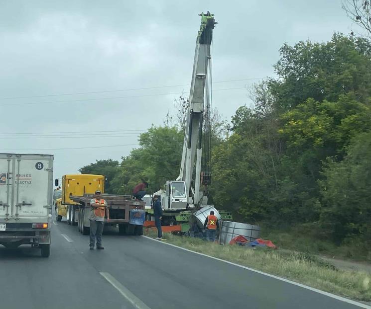 Caen rollos de acero de tráiler