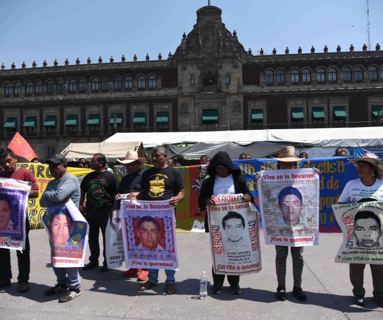 AMLO pide al abogado del caso Ayotzinapa que actúe responsablemente