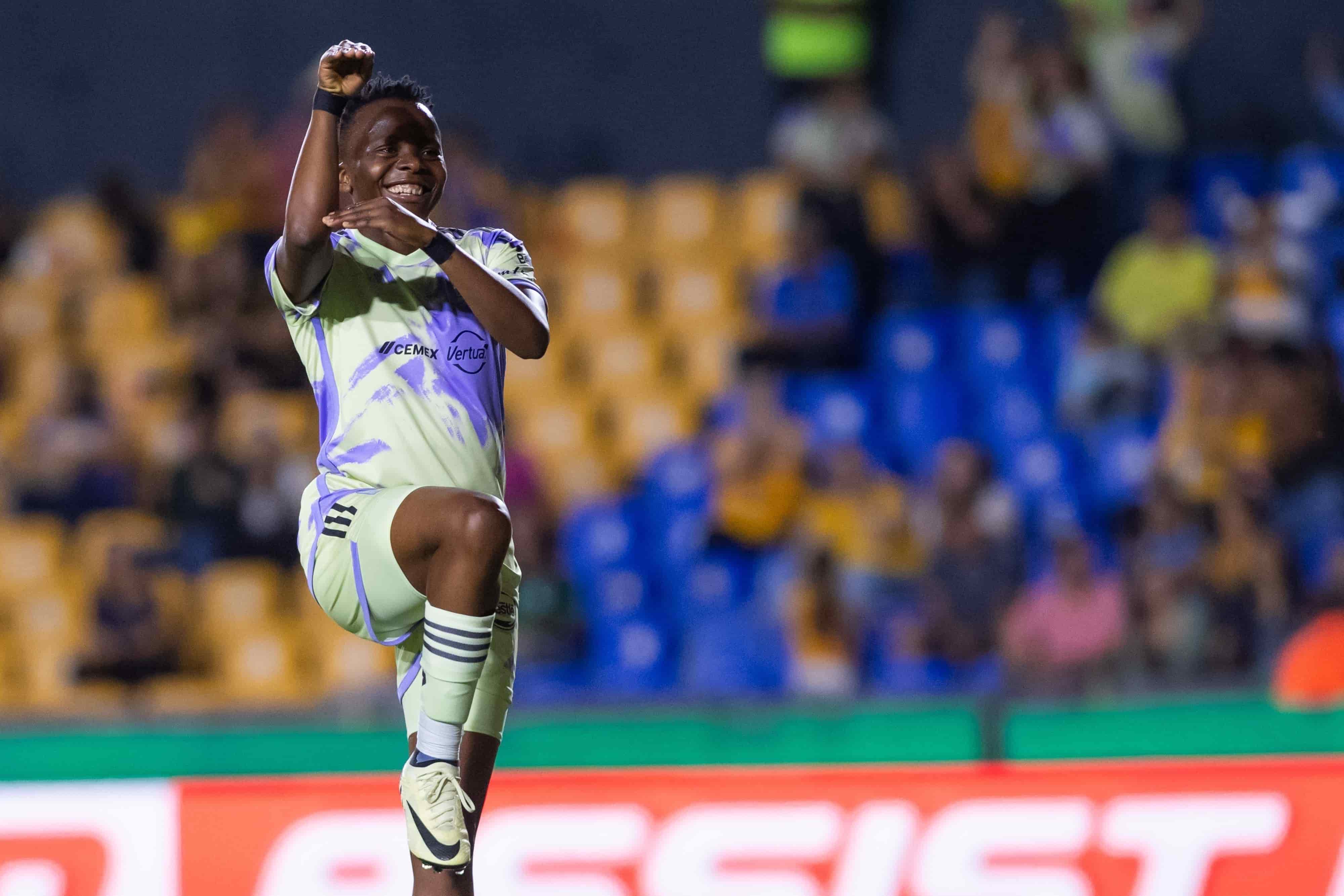 Thembi Kgatlana hace el 2-0.