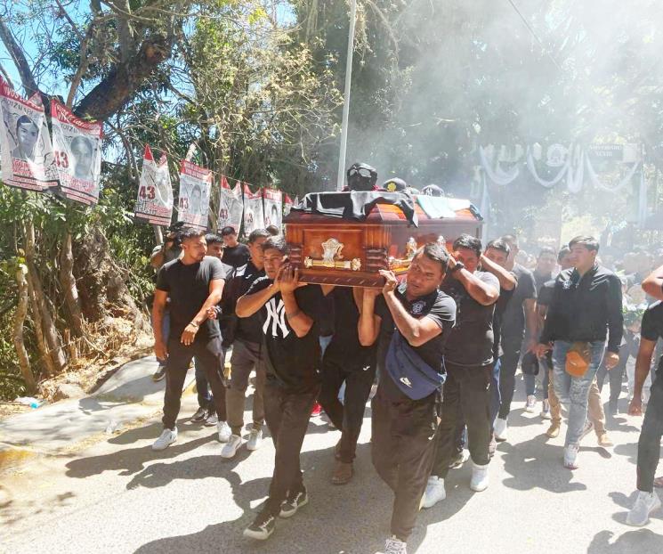 Despiden a otro normalista asesinado por autoridades