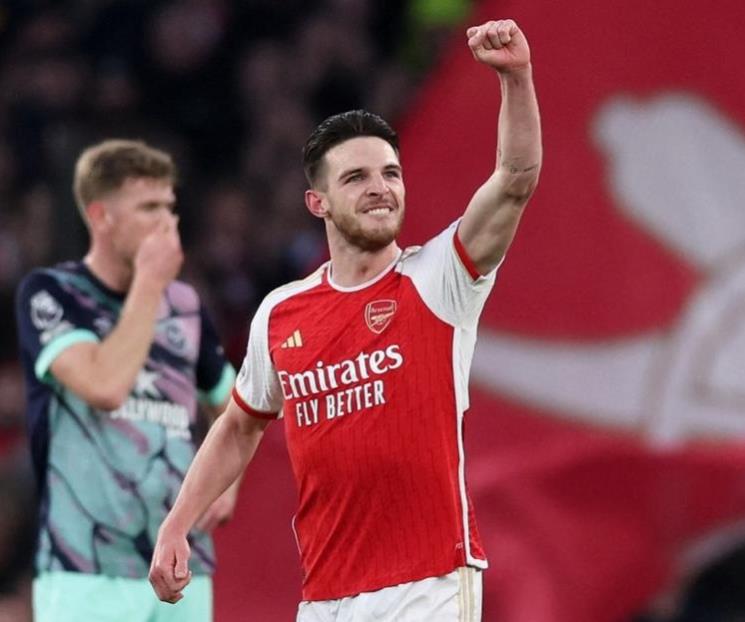 Amanece Arsenal en la cima de la Liga Premier