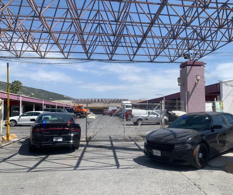 Hallan en lote de autos dos vehículos robados Hallan en lote de autos dos vehículos robados