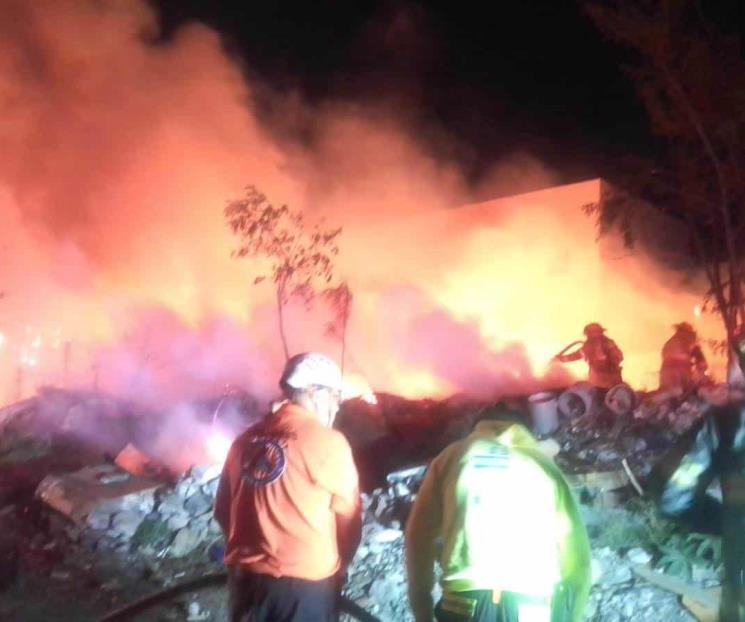 Quema cable y ocasiona incendio de tejabanes en Santa Catarina