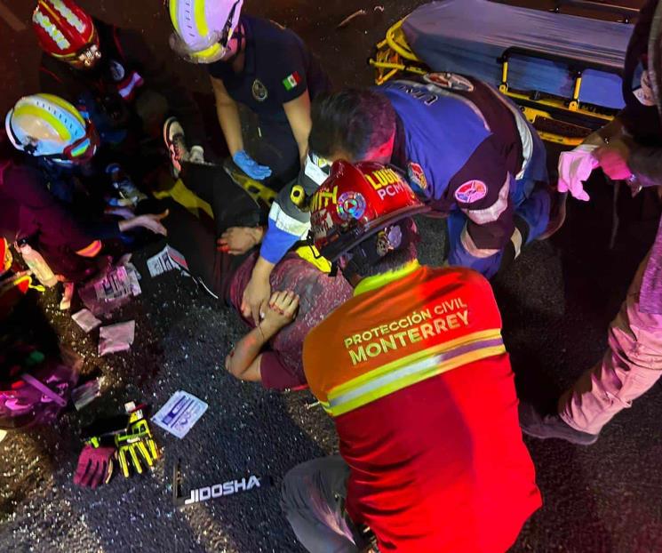 Motociclista queda herido tras chocar con auto