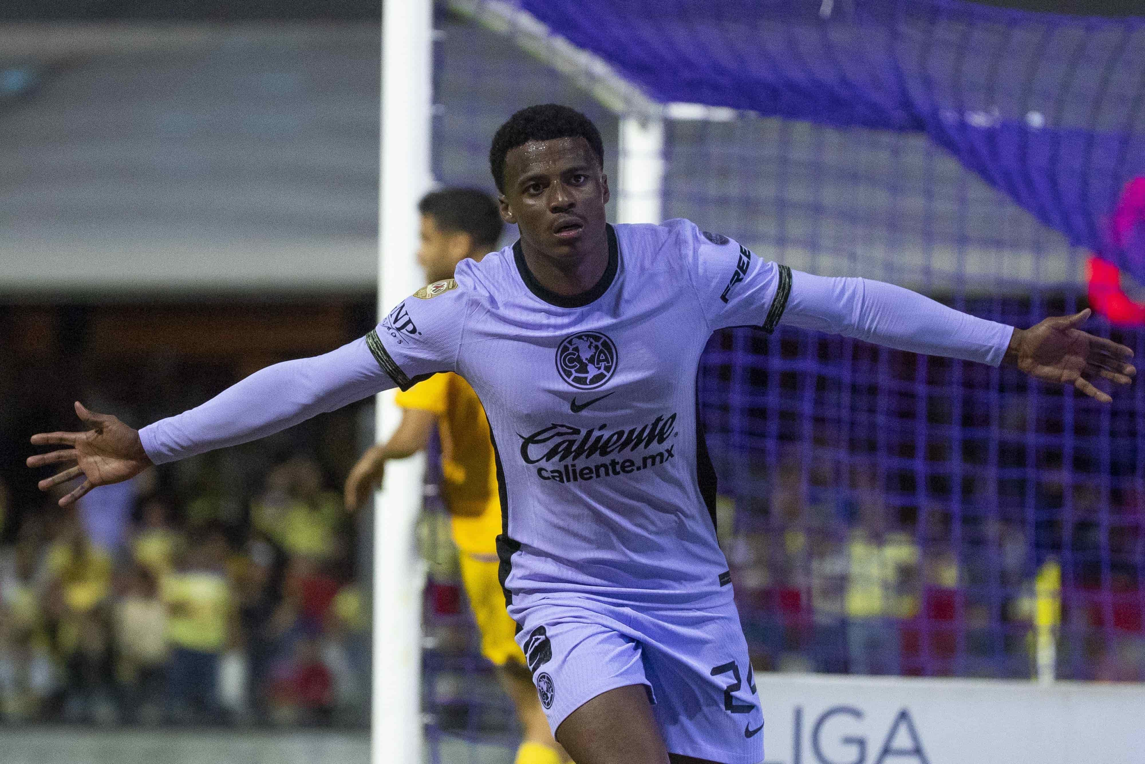 Javairo Dilrosun hace el 1-0.
