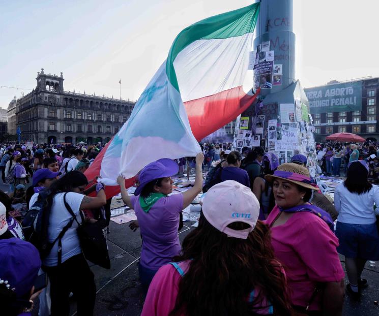 AMLO agradece a mujeres que marcharon el 8M