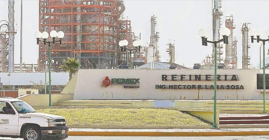 AMLO pide a Pemex informar de emisiones en refinería de Cadereyta
