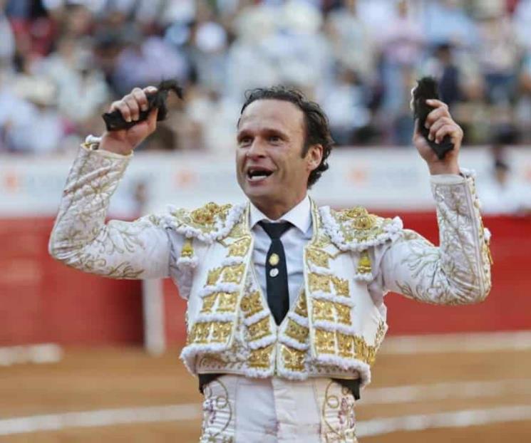 Triunfa Antonio Ferrera en la Plaza México