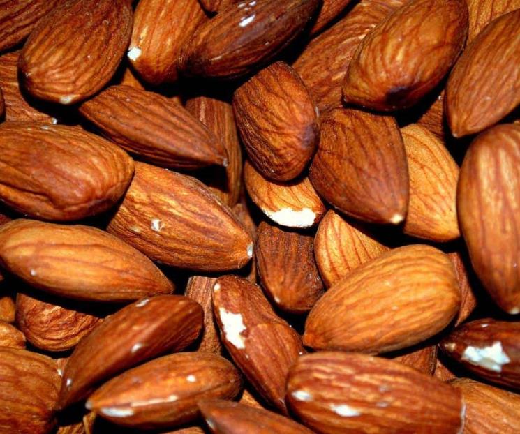 La vitamina que ayuda a eliminar estrías blancas en la piel