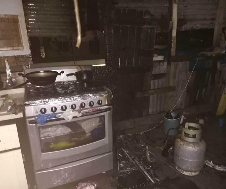 Se incendia casa tras cortocircuito