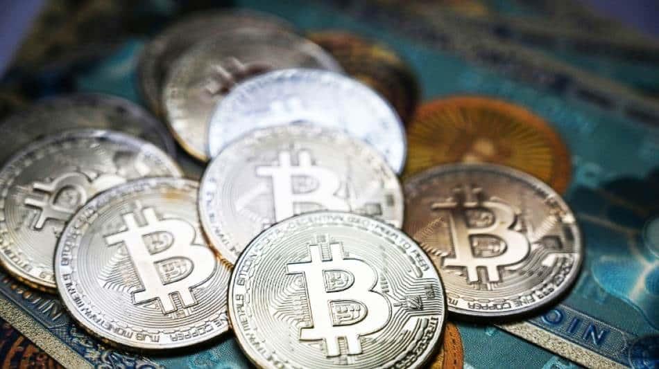Supera el bitcoin los 72,000 dólares y marca un nuevo máximo