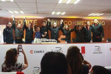 Garantiza COM indumentarias para atletas hasta el 2028