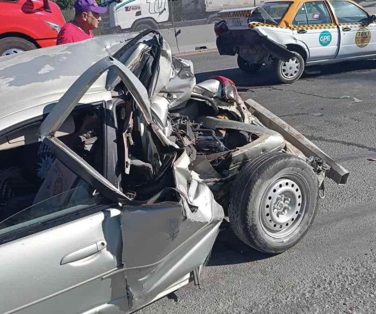 Deja choque múltiple una mujer sin vida y 8 heridos en Libramiento