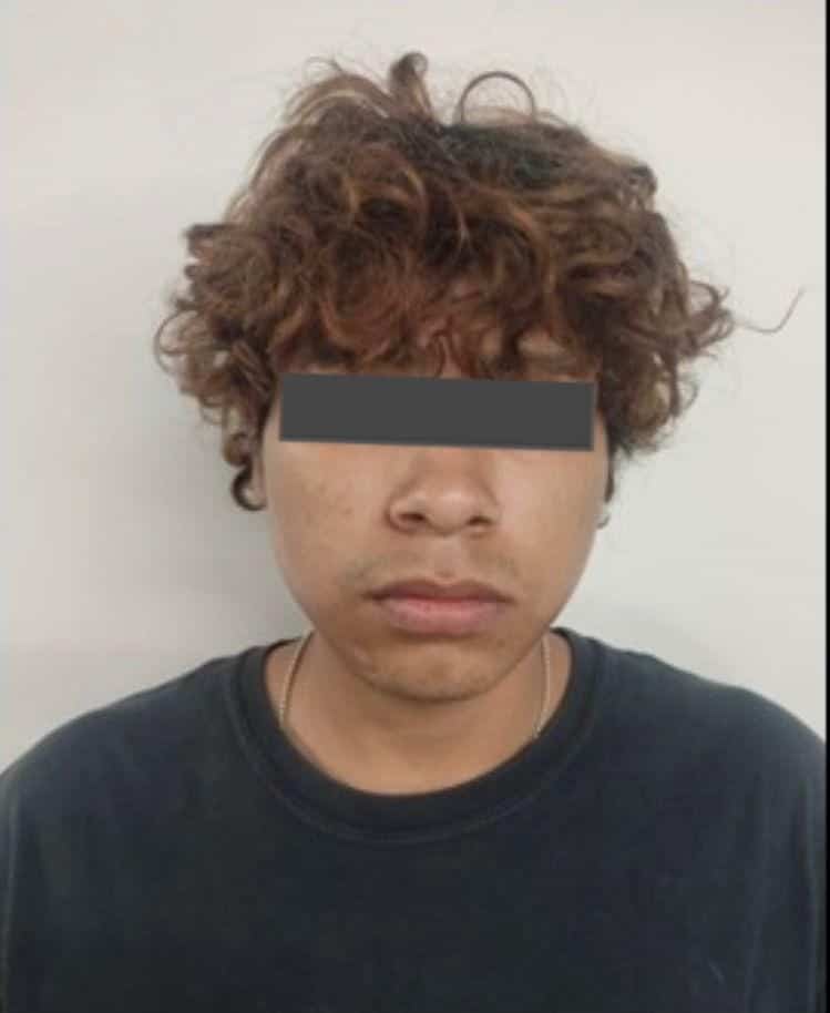 Un joven que privó de la vida a una persona de más de siete cuchilladas, tras discutir ambos por un teléfono celular, hace un año al norte de Monterrey, fue detenido por elementos de la Agencia Estatal de Investigaciones.