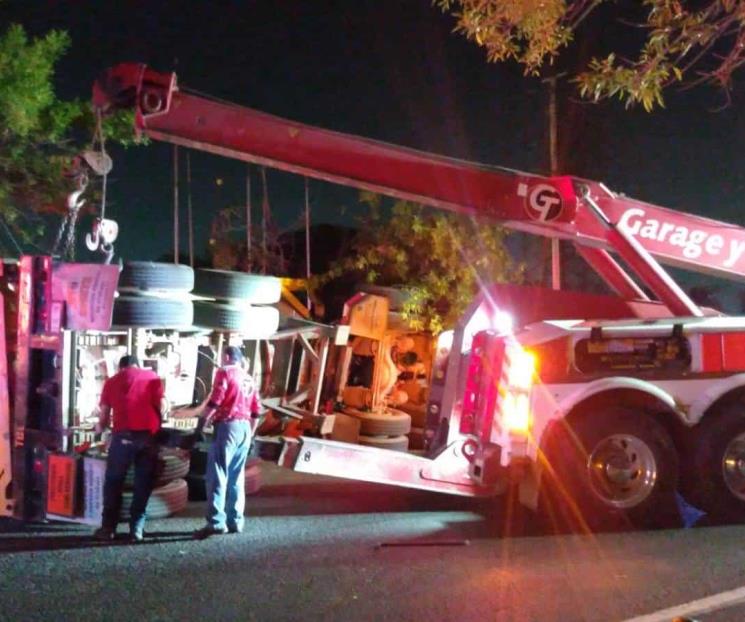 Vuelca pipa en Apodaca