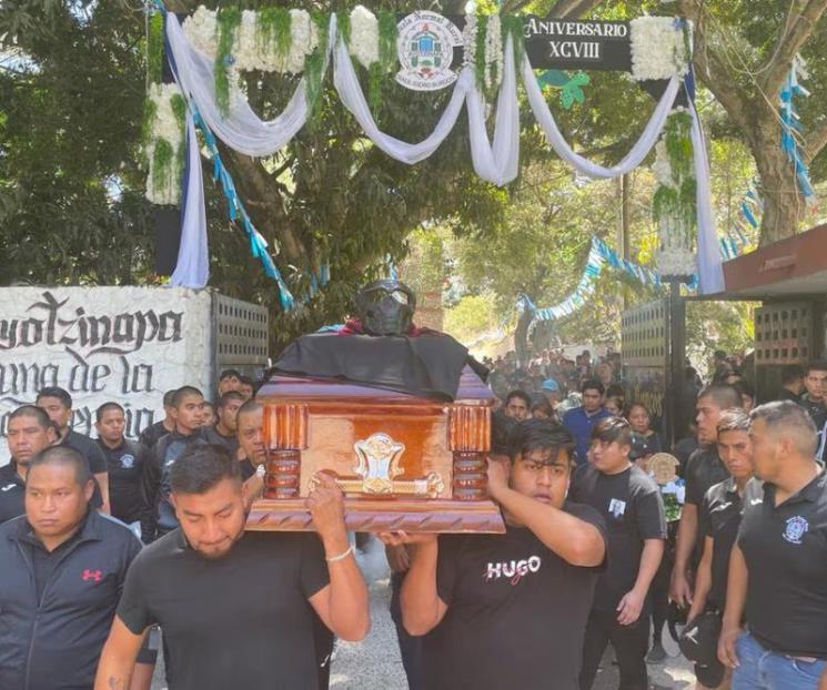 Se entregan policías por muerte de normalista