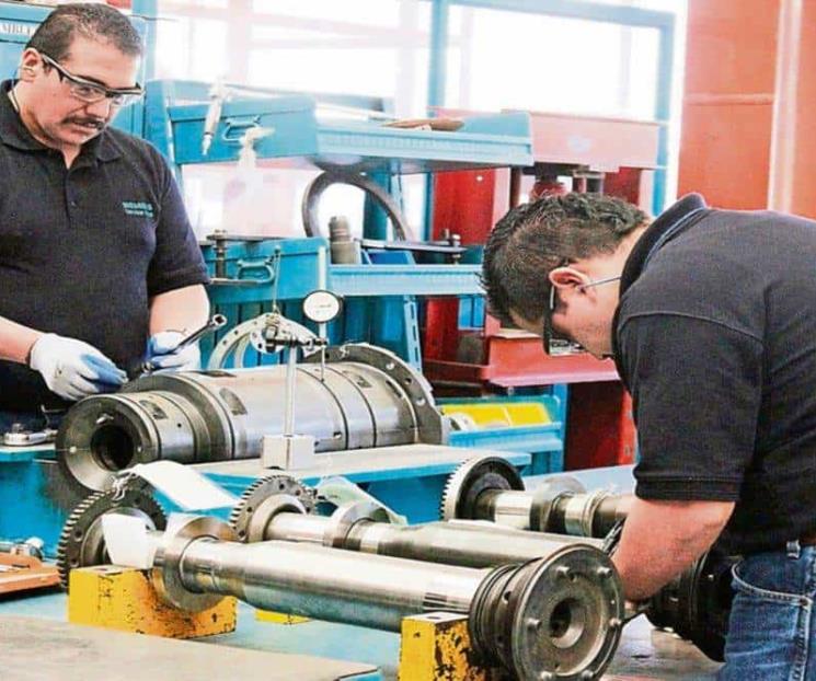 Empleo manufacturero liga cinco meses a la baja: Inegi