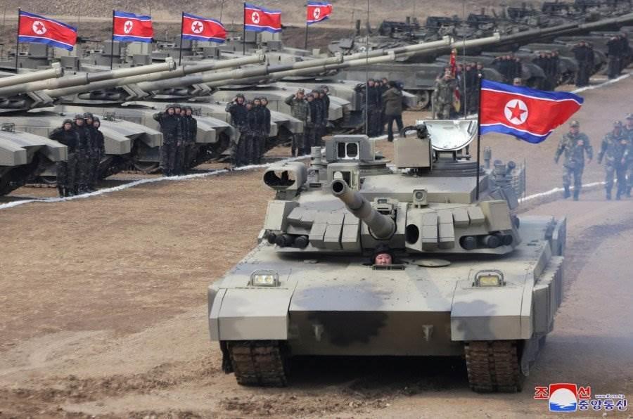 Maneja Kim Jong Un tanque durante entrenamiento militar
