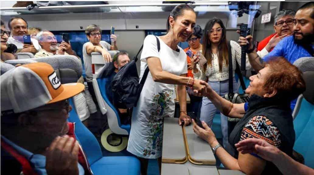 Sheinbaum se sube al Tren Maya