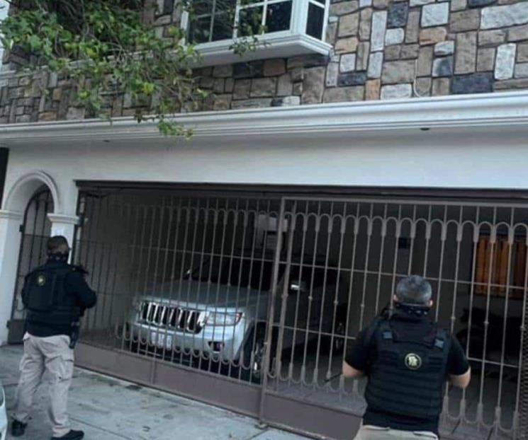Cae policía y otros 3 tras cateo