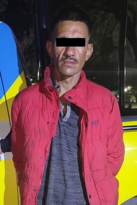 En el momento en que manejaba una bicicleta eléctrica, un hombre fue detenido por oficiales de la Policía de Monterrey, tras encontrarle en su poder 17 dosis de una sustancia sólida similar a la droga tipo cristal, la madrugada de ayer en el centro de la ciudad.