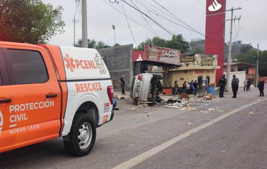 Volcadura deja un lesionado en Santiago