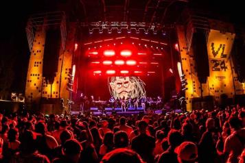 Encienden bandas y artistas el primer d&iacute;a del Vive Latino 2024