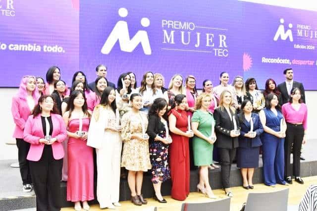 Reconocen contribución de la mujer a la sociedad