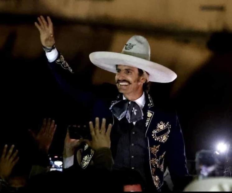 Indulta Emilio Gamero y sale en hombros de la Plaza México  