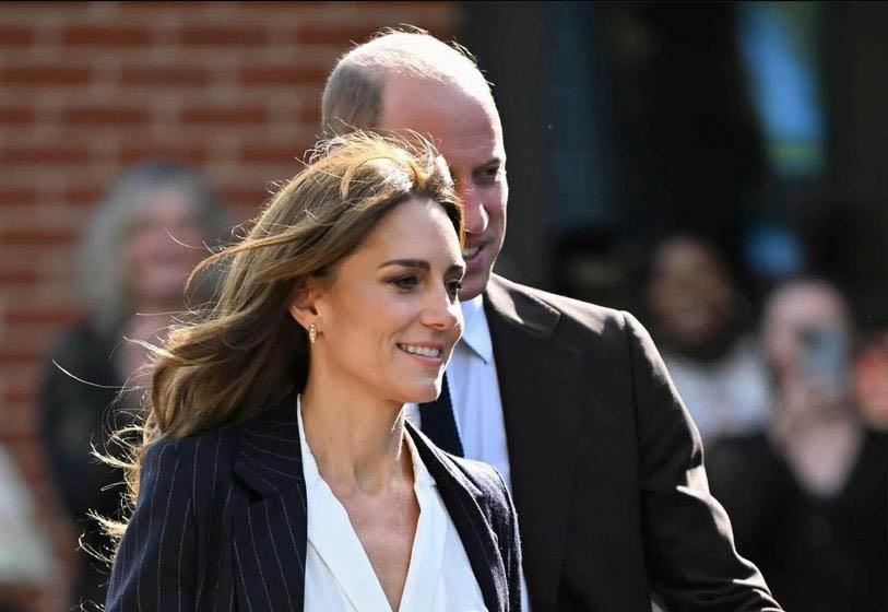 Feliz y relajada, reportan reaparición de Kate Middleton