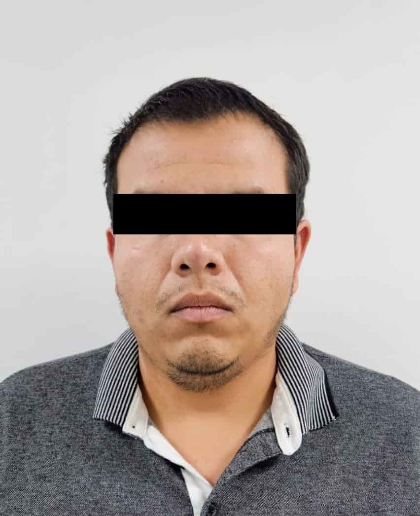 Elementos de la Agencia Estatal de Investigaciones lograron la detención de un hombre que asesinó a una mujer y dejó mal herido a un técnico en refrigeración en el municipio de Pesquería.