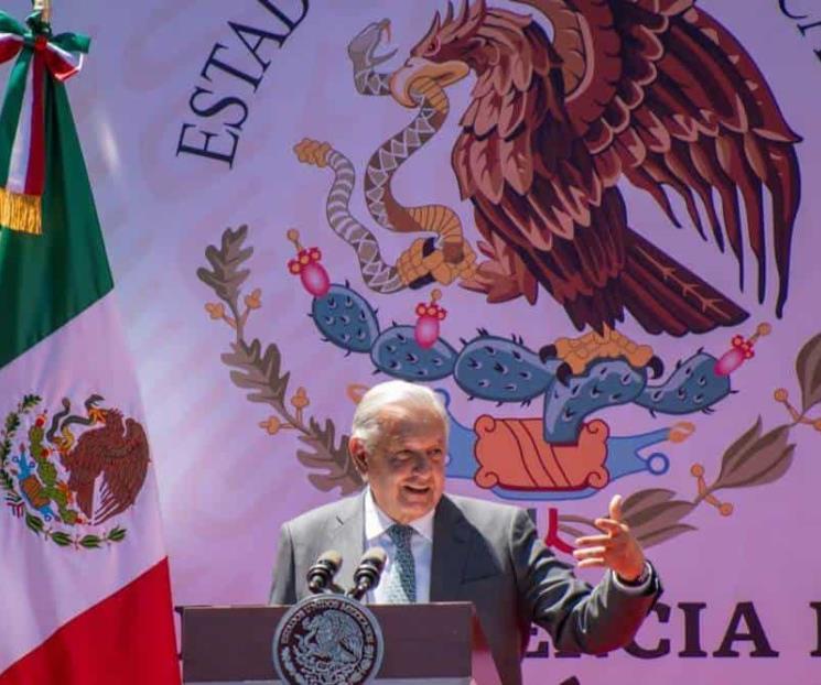 Nada de cerrar refinerías, hay que mejorarlas: AMLO
