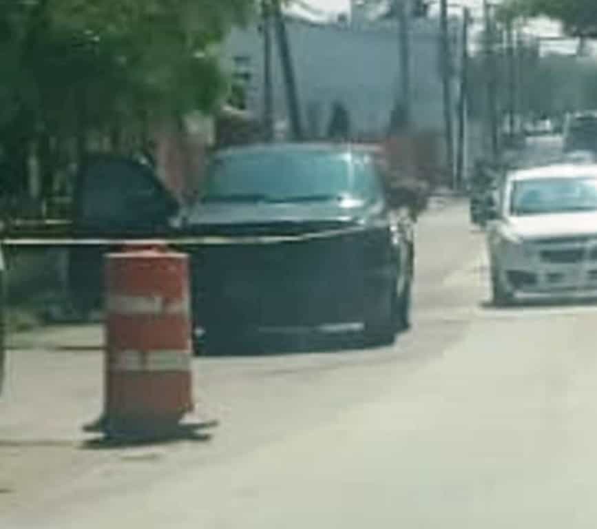 El reporte de una camioneta baleada, provocó la movilización de los cuerpos policiacos, en un sector del municipio de Allende, Nuevo León.