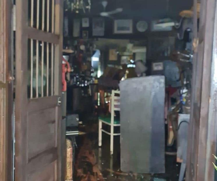 Se incendia pizzería en Santiago