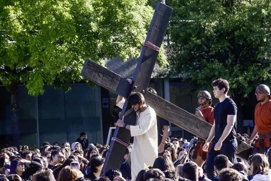 Viven Viacrucis con “Cristo Ayer y Hoy”