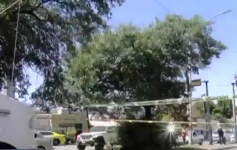 Unamujer murió atropellada y el presunto responsable, al parecer trailero, se dio a la fuga, la tarde de ayer en la Avenida José Ángel Conchello, Colonia Martínez, en el municipio de Monterrey.