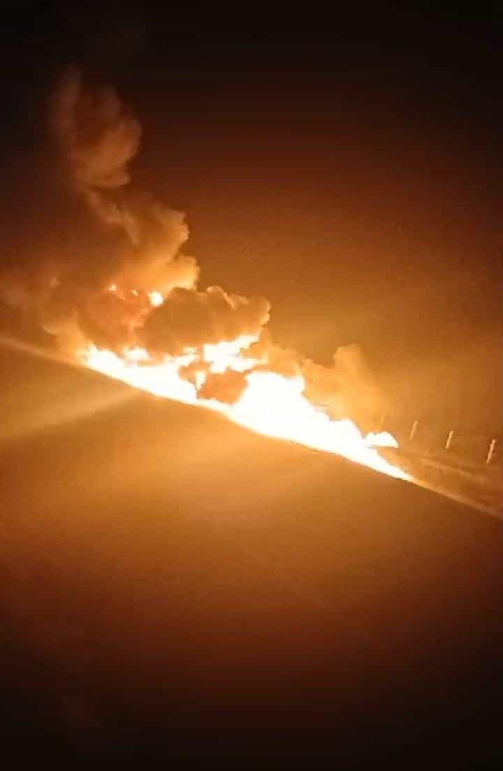Arde vehículo de carga