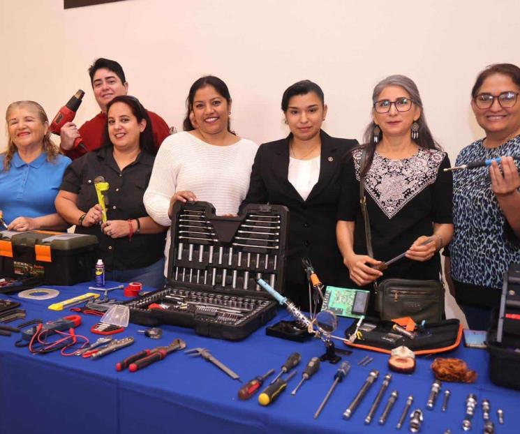 Se gradúan 188 nicolaítas en el Centro de Bienestar de la Mujer