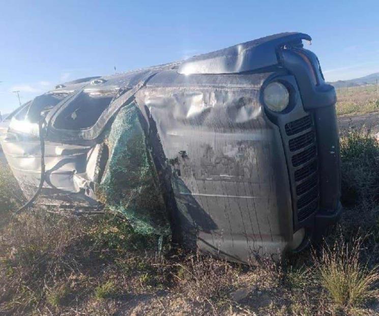 Deja volcadura una mujer sin vida y 4 menores heridas en Galeana