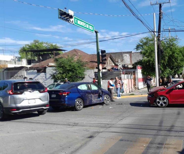 Deja ‘carambola’ una mujer lesionada en Monterrey