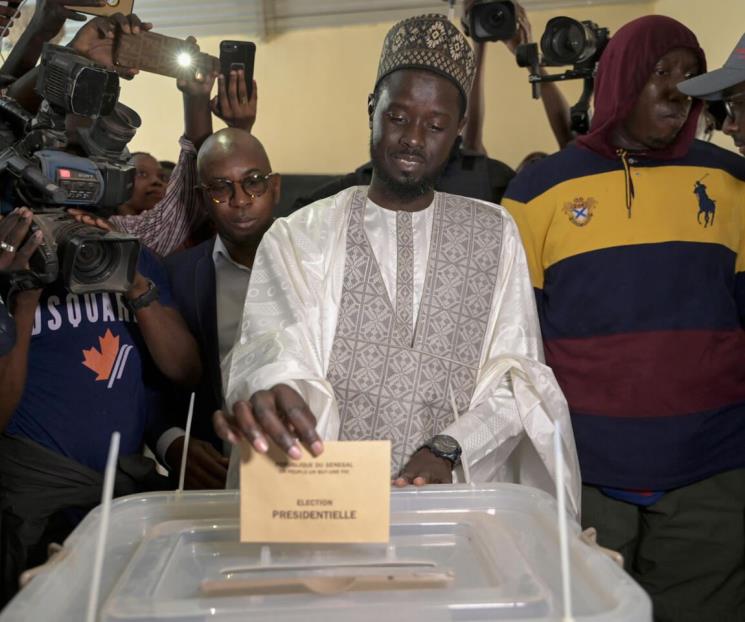 Elige Senegal nuevo presidente después de años de crisis Elige Senegal nuevo presidente después de años de crisis